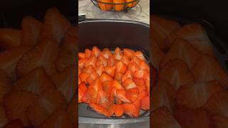 How to dehydrate 🍓strawberries🍓in airfryer airfryer dehydrator youtubeshorts fresas howto [upl. by Eahsal879]