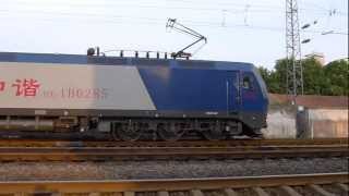 Exploring railway in China mainline locomotives at Wuchang Station [upl. by Fondea99]