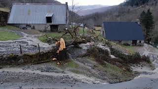 Les images impressionnantes de la coulée de boue qui a coupé la route de La Mongie 65 [upl. by Almena]