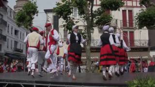 Danse traditionnelle des 7 provinces Basques  Arku dantza danse des cerceaux [upl. by Nnaaras]