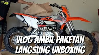 VLOG NGAMBIL PAKETAN MOTOR KTM 250XCW 2STROKE LANGSUNG UNBOXING [upl. by Allez622]