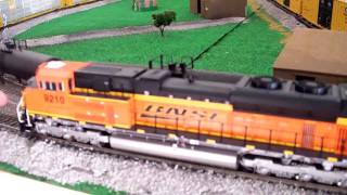 Athearn HO SD70ACe Vs MTH HO SD70ACe Review [upl. by Haidedej]