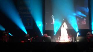 Shreya Ghoshal singing Pal Pal on Wembley London 30th April 2011 [upl. by Yrrem569]