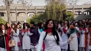 apni dhi school hata ly othy dance krfi Pai e  school hata ly othy dance kardi Pai a  viralvideo [upl. by Bowrah]