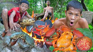 Crab cooking in jungle  Eating delicious  Primitive technology [upl. by Garik]