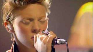 La Roux  Quicksand MTV Live Sessions 2009 [upl. by Ilajna415]