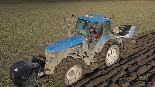 New Holland TM125 ploughing heavy clay soil with 4 furrow Lemken Juwel 7 [upl. by Dressler]