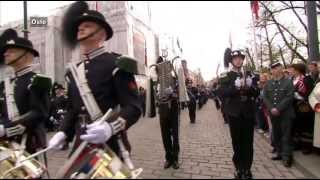 17 mai  Oslo Kongen garde [upl. by Enialb]