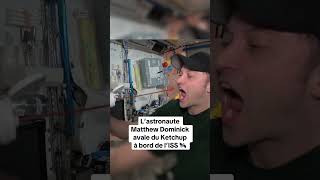 Un astronaute avale du Ketchup à bord de l’ISS [upl. by Analat652]