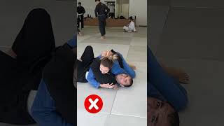 ERRO DE FAIXA BRANCA 😱 bjj jiujitsu oss [upl. by Aidiruy]