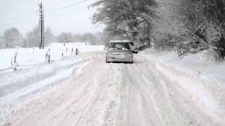 Lintérêt demmener madame en voiture sur la neige [upl. by Parthen]