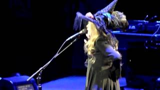 Fleetwood Mac  Songbird  103114  Verizon Center  Washington DC  Halloween story by Stevie [upl. by Lynelle]