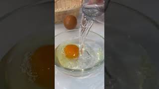 Huevo poché en microondas lifehacks shorts recetasfaciles [upl. by Areehs]