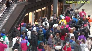 AbiturientInnen des Steinbart Gymnasiums feiern in der Duisburger Innenstadt [upl. by Ollayos]