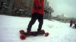 Electric Mountainboard Trampa riding in the snow 1 [upl. by Emya]