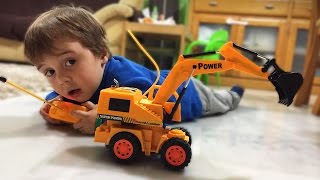 ESCAVADEIRA DE CONTROLE REMOTO RC Toy Excavator Construction Trucks for Kids [upl. by Madella924]