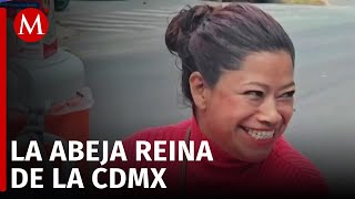 La Reina de las Abejas Cientos de abejas se reúnen en puesto de la CdMx [upl. by Macpherson]