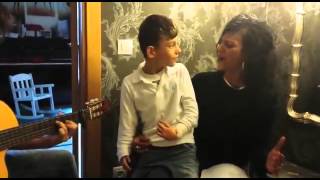 Que bonito de Rosario Flores cantado por niño enfermo [upl. by Ramsa]