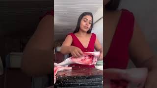 Cortando uma dourada pra fritar veja como é fácil e rápido peixaria fish [upl. by Vacuva]