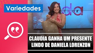 Claudia ganha um presente lindo de Daniela Lorenzon – 211124 [upl. by Kealey]