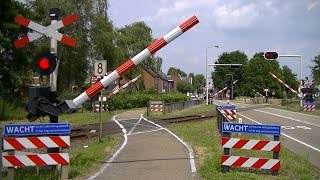 Spoorwegovergang Reuver  Dutch railroad crossing [upl. by Thom]