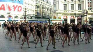 Beyonce 100 Single Ladies FlashDance Piccadilly Circus London for Trident Unwrapped [upl. by Aizirtap]