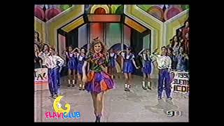 Flavia Palmiero Silvio Soldan y La Ola Esta de Fiesta en Feliz domingo bailando quotPipi papáquot 1990 [upl. by Claudie]