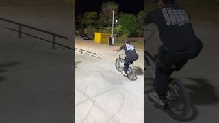 Sequencia de trick pegs bmx [upl. by Ellierim176]