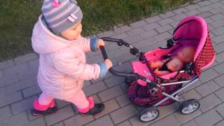 2 letnia dziewczynka pcha wózek spacer z wózkiem dla lalek 2 year old girl pushing stroller HD [upl. by Abbotson]