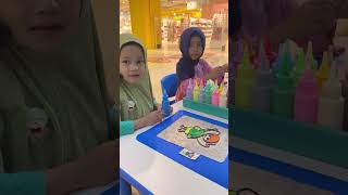 AFRIN DAN HAFIZAH BELAJAR MEWARNAI RUBBER ART DI ONI OLA  ANAK BERSENANGSENANG MEWARNAI shorts [upl. by Wilinski426]