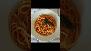 Spaghetti al Pomodoro e Basilico [upl. by Aerdua]