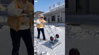 How much trouble do people face in snowy places shortvideos [upl. by Urania479]