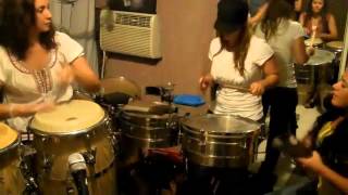 Descarga con las chicas de la percusion de Colombia Zorayda Belli Lucero y de PR Amarilys [upl. by Llovera]