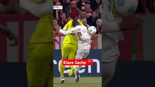 Manuel Neuer fliegt nach diesem Bodycheck gegen Frimpong im DFBPokal vom Platz 🥊🔴 [upl. by Nhguav]