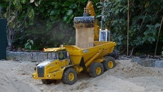 RC Excavator Liebherr 922 loading Bell B40D [upl. by Kirstin]