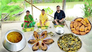 বর্ষার দিনে সব্জী দিয়ে খিচুড়িইলিশমাছ ভাজা কুমড়ো ফুলের বড়া আর পুঁইশাকের ঘন্ট জমিয়ে খাওয়া [upl. by Ida]