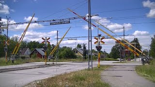 Spoorwegovergang Hallsberg S  Railroad crossing  Järnvägsövergång [upl. by Ikciv]