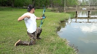 Bowfishing for Carp in Texas  Bass Fishing [upl. by Prue]