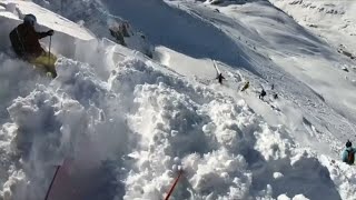 Skifahrer filmt in einer Lawine [upl. by Narual125]