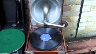 Portable Gramophones of The Great War  Decca Apollo Packtrola [upl. by Bella381]