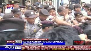 Bentrok dengan Polisi 4 Mahasiswa Pingsan [upl. by Eulalia575]