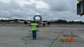 Avion Airbus A320 avianca Parqueando Aeropuerto Internacional JMC Rionegro Antioquia Colombia🇨🇴 [upl. by Ocram]