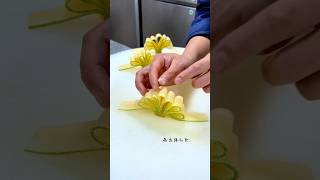 How to make simple cantaloupe flowers at a glance Plating fruit carvingfruit [upl. by Adilem]