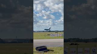 C17 showing its short landing capabilities c17globemaster c17 globemaster usaf atlus [upl. by Hsina241]