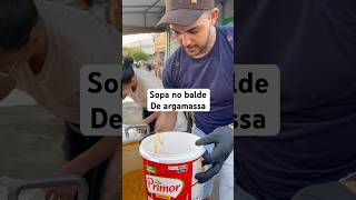 Sopa no balde de argamassa comida comidalocal comidaderua streetfoodideas [upl. by Holleran]