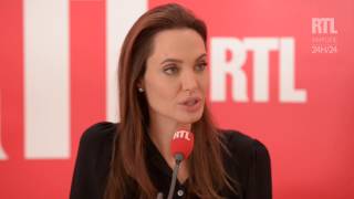 Angelina Jolie  quotCétait une évidence de se marier en Francequot  RTL  RTL [upl. by Barber]