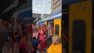 Treinen in Limburg tijdens vastelaovend voller dan vorig jaar 🚂🥳  Shorts [upl. by Artim]