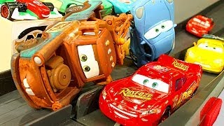 Cars Piston Cup 500 Lightning McQueen amp Mater Races Crashes Smashes Diecast Demolition Cars2 ToysRUs [upl. by Salome]