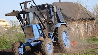 Tractor MTZ82 plowing the garden  Трактор МТЗ82 вспашка огорода [upl. by Aisilef]