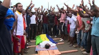 Gabon tensions à Libreville procession pour un civil tué [upl. by Medin]